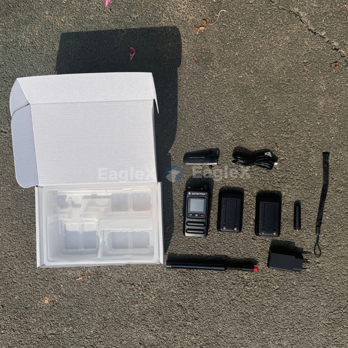 1.5-2KM Handheld FPV Drohnendetektor Detektion 8001500MHz、24002485MHz、57255850MHz 3